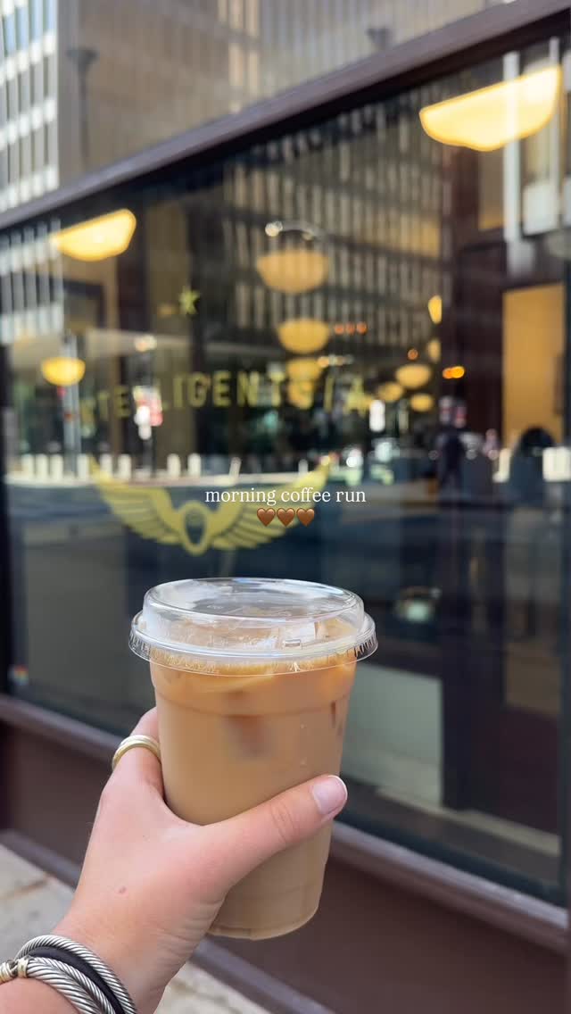 morning coffee run in the loop.🫶 @intelligentsiacoffee is one of my go-to stops.✨☕️
#chicago #chicagobreakfast #chicagocoffee #coffee #coffeeshop
