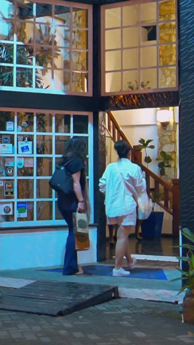 Entre o jardim, a piscina e o silêncio elegante da nossa casa colonial, Paraty revela outro ritmo — o seu.
A Pousada do Príncipe é o ponto de pausa entre o mar, a história e o descanso que abraça.
⸻
Between the garden, the pool, and the elegant calm of our colonial house, Paraty reveals a different rhythm — yours.
Pousada do Príncipe is your quiet pause between the sea, history, and a welcoming rest.
#PousadaDoPrincipe #SuaCasaEmParaty #Paraty #ViagemComCharme #HotelBoutique