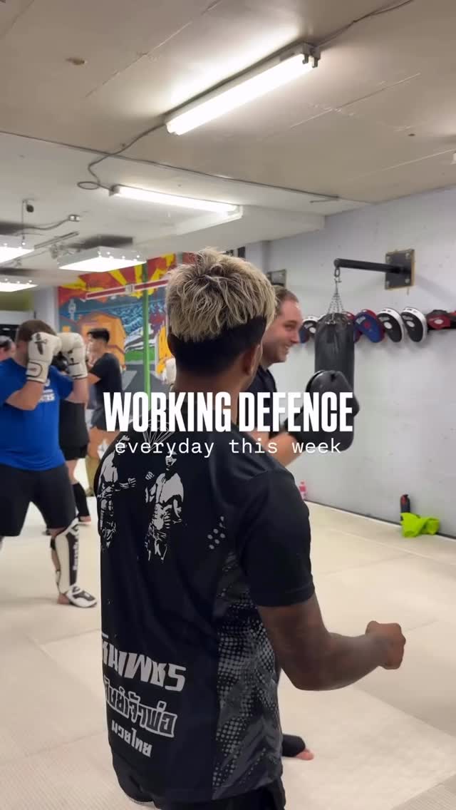Balance is everything in Muay Thai.
Your feet, hip, shoulders work together in alignment which is why posture is importance as Jon demonstrates here.
#vancouver #kickboxing #muaythai #muaythaitraining #mma #vancouverfitness #dailyhivevan #evmt