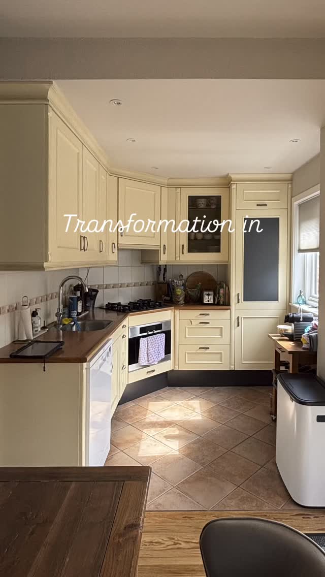 Kitchen transformation in Zwanenburg.
#interior #interiordesign #bespokeinterior #architect #archilovers #archidaily #homedesign #homedecor #homedecoration #instahome #interiorlovers #interior123