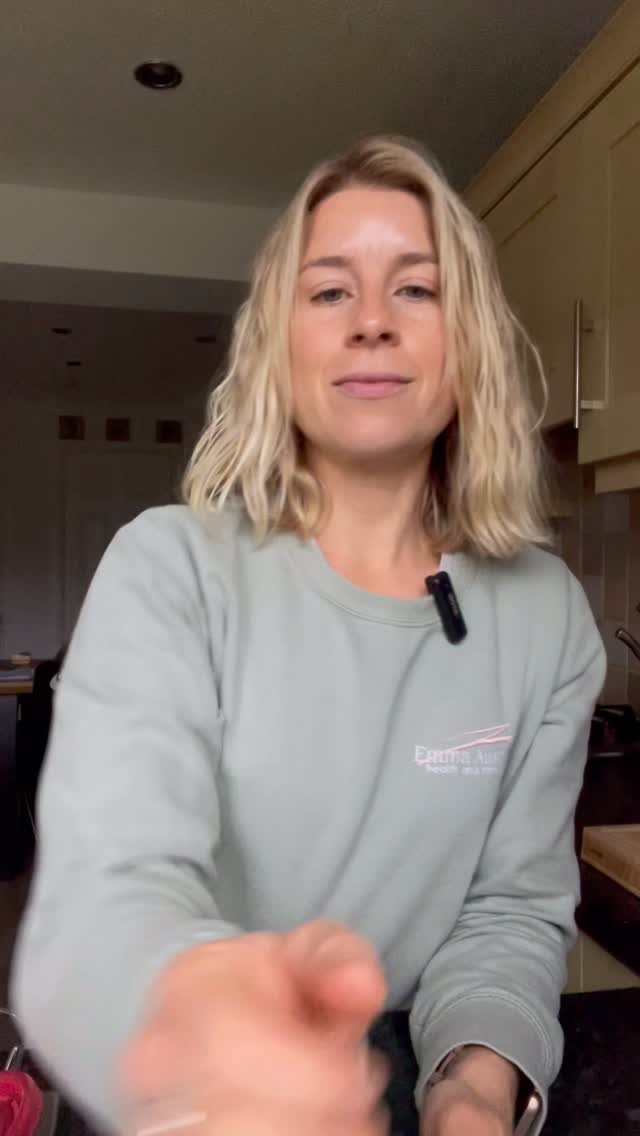 🥣 A bowl of energy 🙌🏼
In a nutshell: Read the labels of yoghurt before you buy
🥣Go for ones that have >10g per 100g and if not, you can add protein powder
🥣GREEK not Greek style
🥣SKYR is a good option too
🥣Add nuts & seeds to boost protein (and essential fats)
🥣Top with fruit - Mix this up daily to get a variety of vitamins
🙋🏼♀️Want more tricks and tips to get more energy and nutrients from your meals?
❤️Like this post and listen out for info on upcoming nutrition programmes