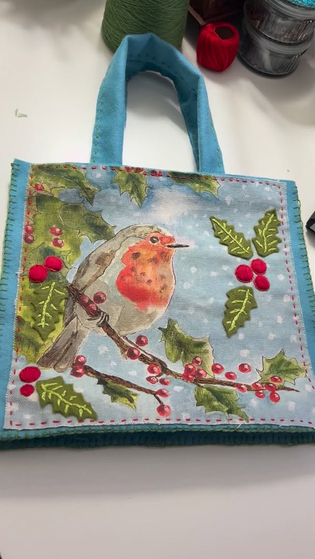 Another messy desk video .... normal service will resume soon ....
This is a look at what will be available @knitandstitchshows in Harrogate next week ....
#robinredbreast #gardenbirdsuk #harrogate #knitandstitchshow