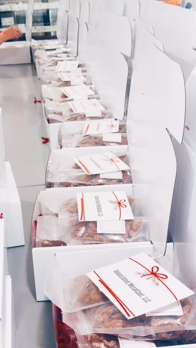Corporate gifts, but make it Southern. 🤝✨
This week we shipped out over 120 boxes of handmade pecan treats — all packed with care and sent nationwide.
If your business needs holiday gifts, thank-you gifts, or custom bulk orders…
📩 Message us to get started.
We make it easy AND delicious.
#CorporateGifts #HolidayGifting #SouthernGifts #ClientGifts #SmallBusinessGifting #TheAlabamaPecanCompany #PecanPerfection #BulkOrdersWelcome