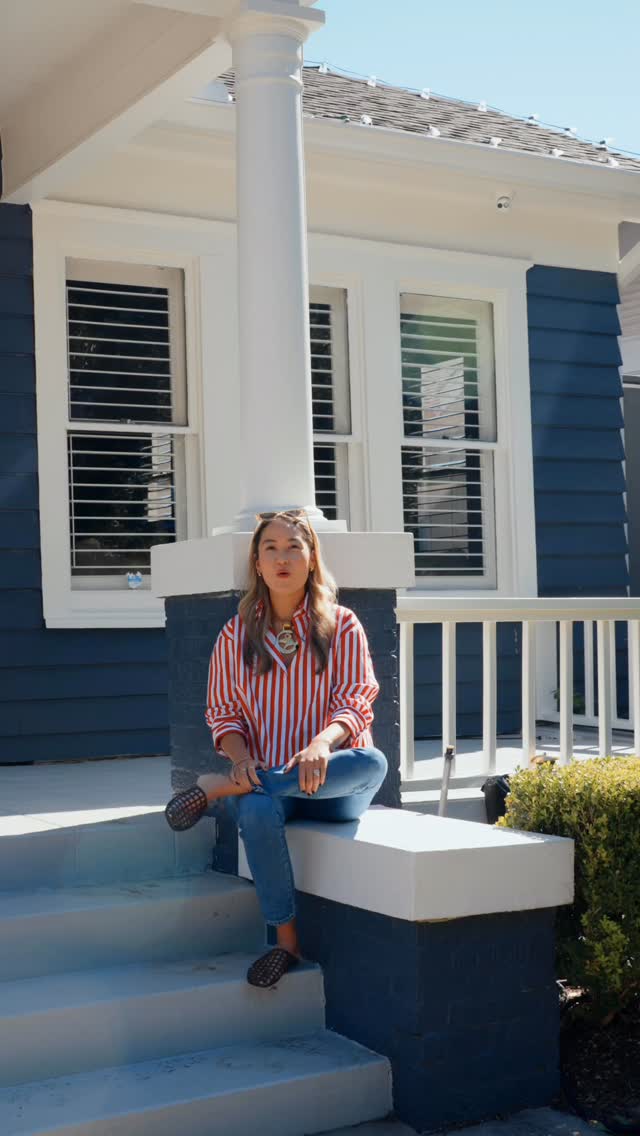 OFF MARKET OPPORTUNITY IN HOUSTON HEIGHTS
This iconic 1920’s bungalow has been renovated to perfection 👌 Its location on quintessential Heights boulevard makes this a landmark worth celebrating, ensuring you are steps away from the central artery of this beloved neighborhood. Enjoy morning walks under century old trees, art installations out your front door, + walkability to all of your favorite restaurants, shops, + fitness studios. 🌳 Some of my favorites nearby: @coltivarehtx @juiceland @handiesdouzo @heightsmercantile
This oversized lot gives you a sprawling backyard + the darling garage apartment is income producing on @airbnb, perfect for a little side hustle. 👏
You know our secret arsenal of Heights listings is the best reason for following along, so send this to a friend who is looking for the perfect bungalow UNDER $1M!
DM for all the exclusive details. ✨
#houstonheights #houstonheightshomes #houstonheightsrealtor #houstonheightslife #heightsboulevard #houstonheightsrealestate #houstonoffmarketlistings