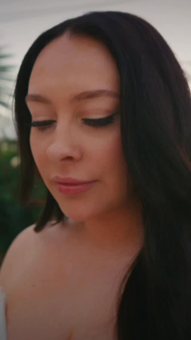 Married 🕊️
Venue: @bajalunamexico
Planner: @joyfulevents.ca
Photography: @victorianyquvestphoto
Videography: @kylehustis
Content Creator: @idodiaries_
Bride’s HMUA: @alisha_hopps
HMUA (family): @loscaboshairandmakeup
Florals: @cristinag__florals
DJ: @emmanuelibarradj
Dress: @novellebridalvancouver x @watters
Veil: @janerhyanthecollection
Rings: @shopspence
Tux: @indochino
Tablecloth: @bespokedecor
Transportation: @caboshuttleservicesmx