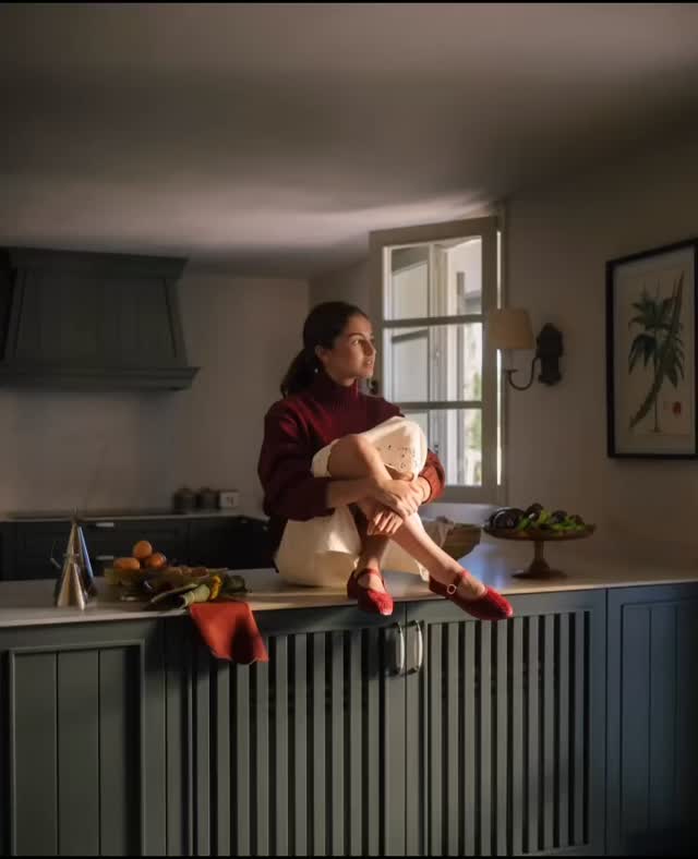 Sveti Stefan - Fall in love with the bold mix of red and leopard. Perfect with a skirt and a turtleneck for a cozy yet elegant countryside look 🌾
#lovemysvetis