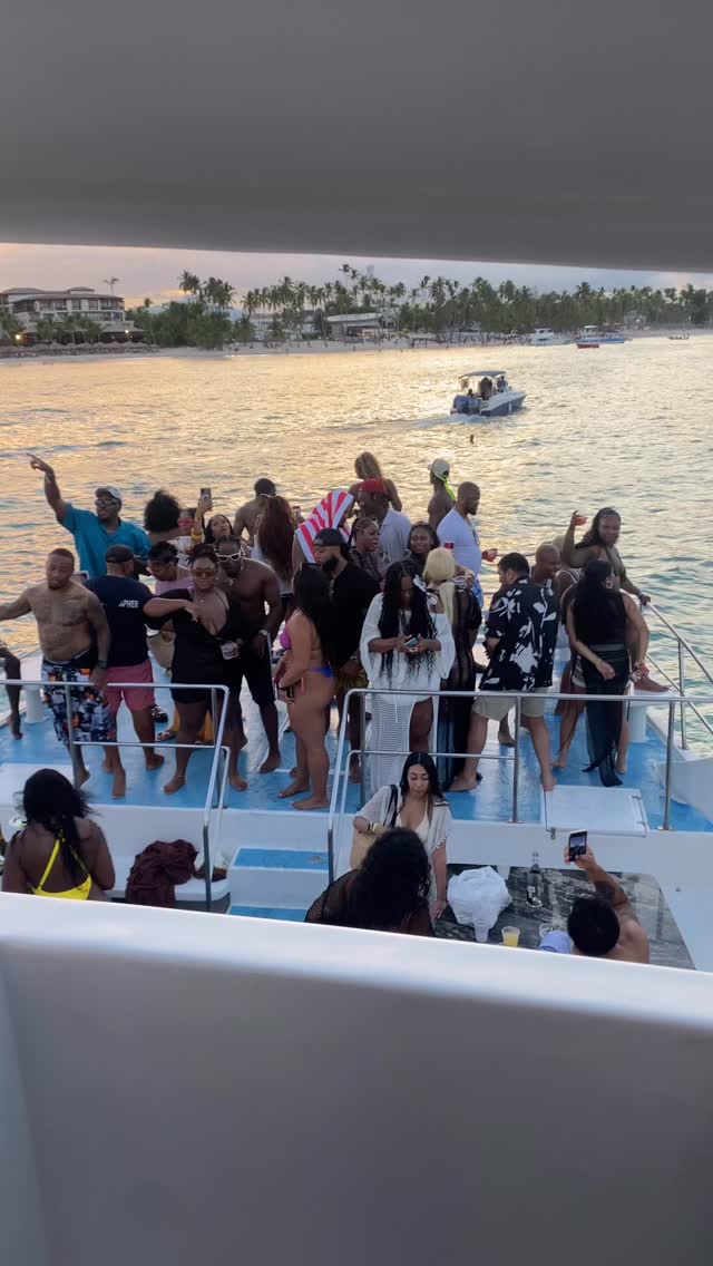 Party boat punta cana book now🔥🔥#dominicanrepublic🇩🇴 #boatparty #puntacanapartyboat #tropicalvibes #puntacanatours #canaxperience