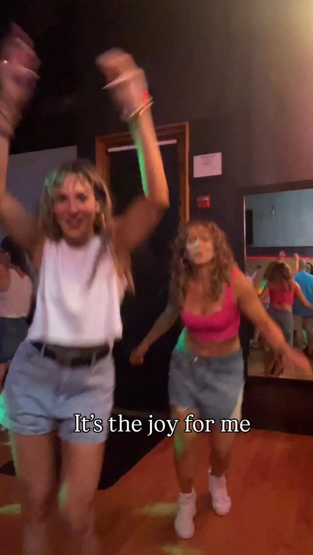 It’s the joy in dancing for me.
#dating #datingadvice #single #singlelife #singlefriend #singleproblems #alone #beingalone #loneliness #childfree #childfreeproblems #childfreebychoice #childfreemillennial #childfreelife