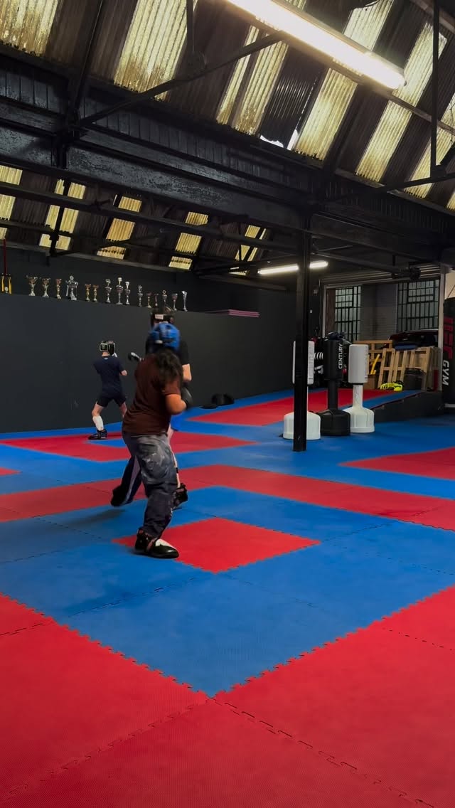 Saturday mornings done right 🔝📈
A pleasure to have @c.edwardstkd and Kian from @mka_kickboxing_academy_ joining our session today. 🤝
Levels gained across the room today and plenty more to come in preparation for the 2026 season. 🫡
#martialarts #kickboxing #nottingham #fitness #training #boxing #training #taekwondo #ufc #mma #prestigemartialarts