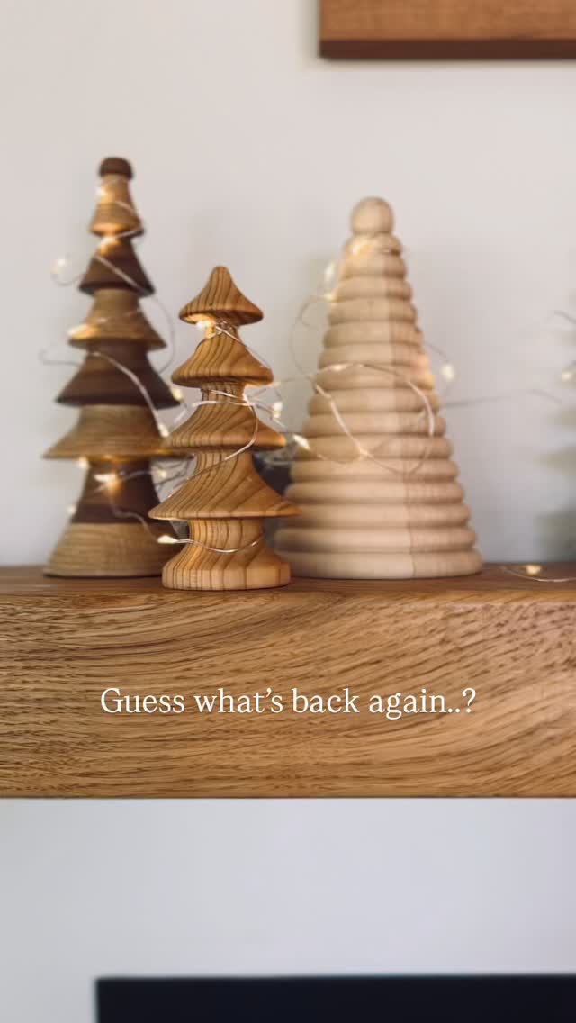 Oh, the festive season is upon us, and with it returns our famous MERRY SEASON’S SPICE. All the nostalgic scents of the holidays; warm clove sharp rosemary 🌿 soft vanilla 🧁sweet orange 🍊and fresh pine 🌲. Blended together to create a uniquely festive fragrance.
Available in the full Rekindle range of candles, diffusers and sprays. Treat yourself, and start feeling the festive spirit. Order online (link in bio) or come and browse at the Rekindle studio store in Woodstock. 🎄🎁✨