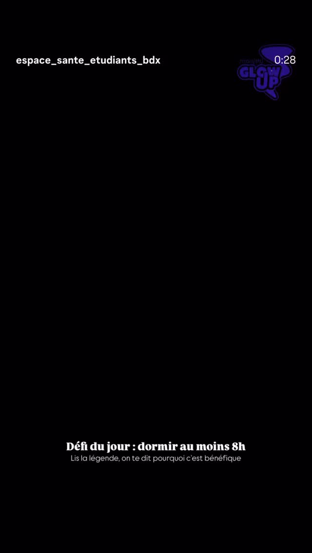 😴 Aujourd’hui, c’est le défi du Mon(th) glow up : viser au moins 8h de sommeil.
Dormir assez, ça change tout : meilleure mémoire, meilleure humeur, plus d’énergie… bref, tu fonctionnes beaucoup mieux ✨
En général on tourne autour de 8h, mais chacun a son rythme
Petit repère simple : si tu dors 2h de plus le week-end, c’est peut-être que ton corps rattrape une dette de sommeil 👀
Et si t’as du mal à t’endormir, essaie quelques trucs faciles :
✔️ Un temps calme avant de dormir : lecture, méditation, respiration…
✔️ Éviter les écrans juste avant le coucher
✔️ Une chambre autour de 19°C
✔️ Un peu de sport mais pas trop tard
✔️ Des horaires réguliers
💡Et si tu es en plein arrêt du tabac, bien dormir t’aide encore plus. Un bon sommeil réduit le stress, les envies et les coups de mou qui peuvent te faire replonger
🙏 Merci pour la vidéo @espace_sante_etudiants_bdx