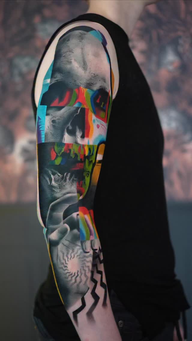 Two sessions of controlled chaos.
Glitch skull complete, I love doing this effect