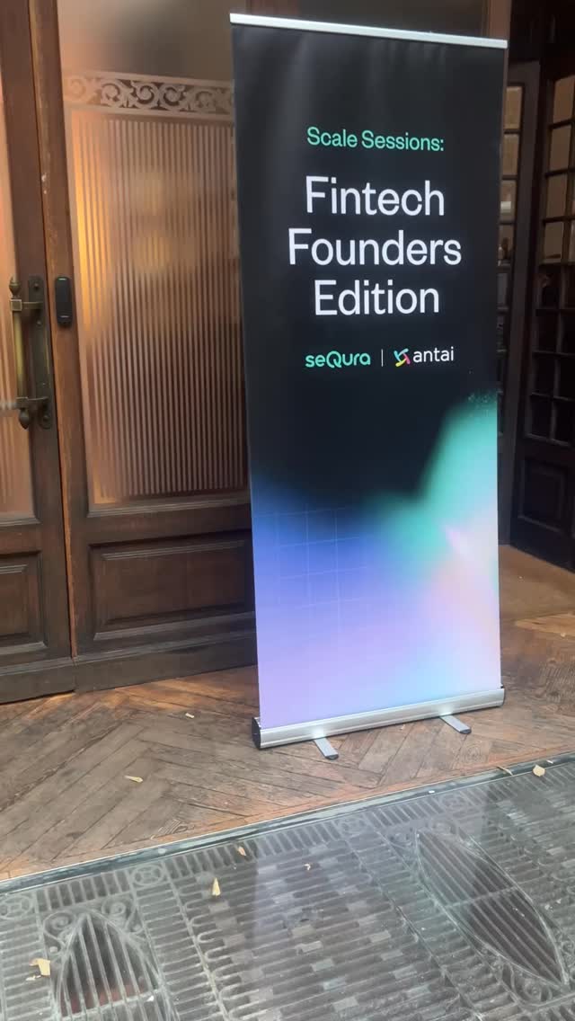 Anoche mimamos a nuestros early adopters, una comunidad que está construyendo el futuro del fintech.
En Fintech Founders Edition dejamos nuestra huella:
cócteles personalizados, finger food de otro nivel y bocados que volaban antes de llegar a la mesa.
Hojaldre invertido con anchoa 00, espuma de patata y duxelle de setas… auténtico vicio gastronómico.
En The Fucking Catering no solo alimentamos eventos: los hacemos inolvidables.
Gracias @sequra_es por confiar y por hacerlo posible.
#TheFuckingCatering #FintechFoundersEdition #EventosConSabor #FingerFoodGourmet #EventosPremium #FintechCommunity #CateringCreativo #FoodExperience #GastronomíaDeAutor