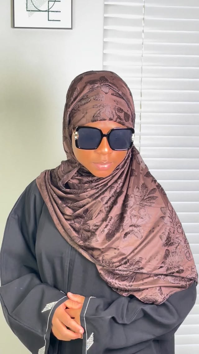 ◽️Cap and shawl
▫️Available in 8 different colors and prints
▫️Price: R200
▫️To order kindly send us a dm or
▫️Kindly click on the link in bio
#cap #turban #jalabiyabyposhmama #explore #post