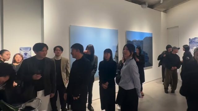 YOKO ICHIMURA Exhibition 昨日より始まりました!✨
昨日のレセプションにお越しくださった皆さま、ありがとうございました。
多くの方にお会いできて、とても幸せな時間でした。
会期は16日まで。期間中は毎日ギャラリーにおりますので、ぜひお立ち寄りください
会期: 2025年11月11日(火)〜11月16日(日)
会場: seeen(東京都渋谷区神宮前4-13-12)
時間: 11:00〜19:00(最終日17:00まで)
•
•
•
•
#yokoichimura #pointoflandscape #seeen #soloexhibition
#tokyoartscene #japaneseartist #contemporaryart
#mixedmediaart #photographybasedart #washiart #resinart
#landscapeandidentity #memoryandtime #layeredlandscape
#urbanlandscapeart #natureandcity #artandmemory
#artcollector #artcurator #artshow #artmagazine
#個展 #現代アート #写真作品 #風景表現 #美術展