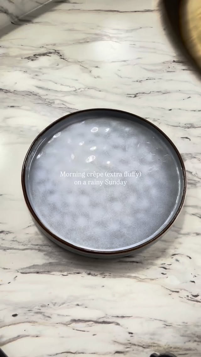 Happy Sunday 💛quick crêpe from yesterday batter leftover (the best trick to keep a bit for the morning after) I made this one extra thick and fluffy, it’s so soft and delicious. Just some raw honey, thick Greek yogurt, grilled almonds and blackberries.
#crêpe #foodie #frenchie #smallbusinesssupportingsmallbusiness #crepecart #mobilecatering #frencrepes