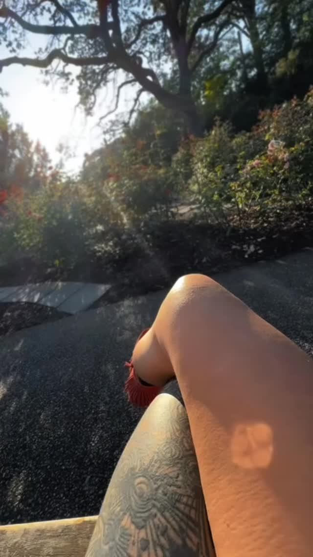 In what ways do you love to participate in making life beautiful? What passion pours through you? You are an artist, your life is the canvas. Play. Create. Make magic ✨ wherever you go <<please>> shine that beauty soul.
#victoriatattoo #victoriatattooartist #vancouvertattoo #vancouvertattooartist #pnwtattoo #tattoomagic #makemagic #createbeauty #comegetsome