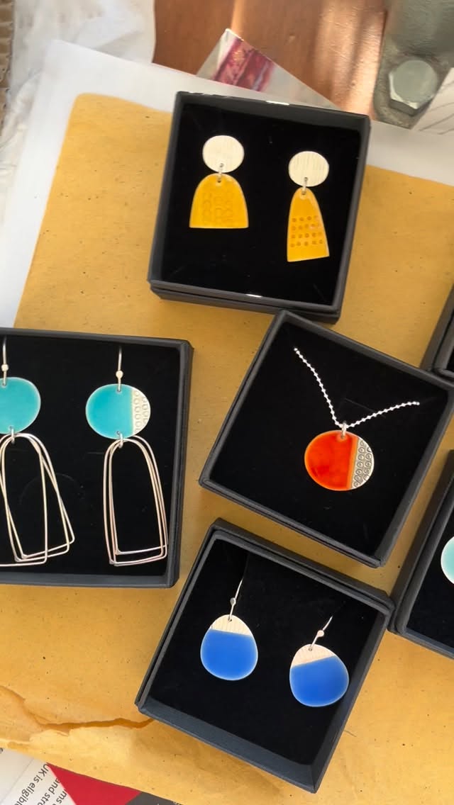 Packing up lots of colourful orders today! 🌈
#silverandenamel #enameljewellery #colourfuljewellery #lovecolour #colormehappy