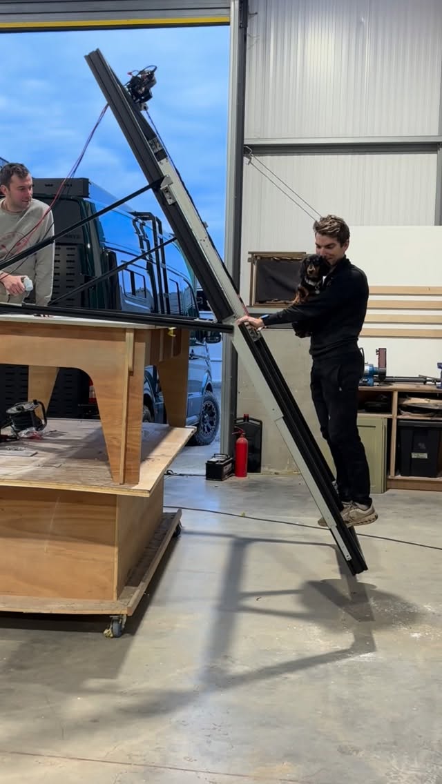 We always conduct thorough product testing in the Onyx workshop. Mr Bean approves of his new lift. 🐶
What do you reckon we’re making? Best guesses in the comments ⬇️
#onyxvansuk #roofrack #customvan #bespoke #mantge4x4 #craftercamper #innovation #noanimalswereharmedinthisvideo