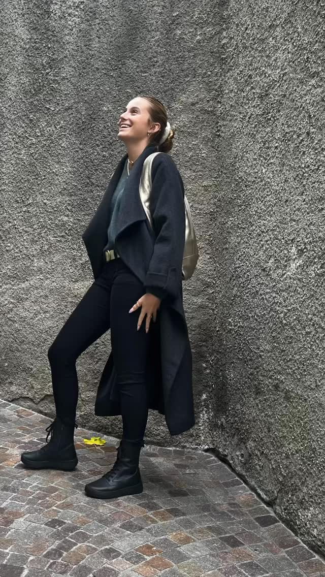 💚Kimi💚porte un manteau @musbombon un pull @mosmosh_official un jeans @freemantporter , des bottines @softinos.official et un sac @arsayoparis
@showroom_kikox
@kimi_pf
#jeudi13 #valais #boutique #style #shopping #sion #💚