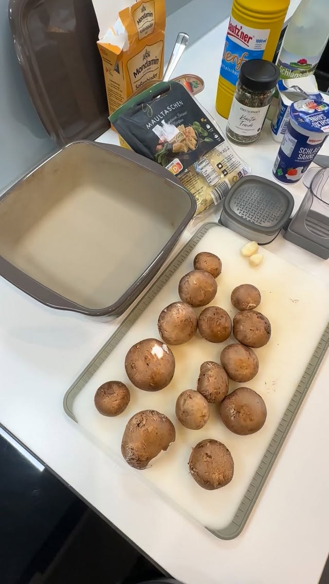 Ein kurzer Einblick in meine Küche. Vielleicht auch als Rezept Inspiration für dich ♥️
Liebe Grüße
Eure Martina