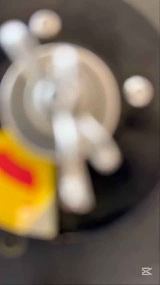 Hoy tocó sembrar biofum 🌱 cultivo que no se siega y se deja en el suelo para nutrirlo de forma natural. Su siembra requiere gran precisión, ya que se utiliza muy poca cantidad por ha.
En agrodroneshn trabajamos siempre a máxima precisión para conseguir los mejores resultados.
#Dronagricola #dron #t100 #dji #djiagras #agriculture #agricultura #campo #viral #parati #siembra #biofum #precision