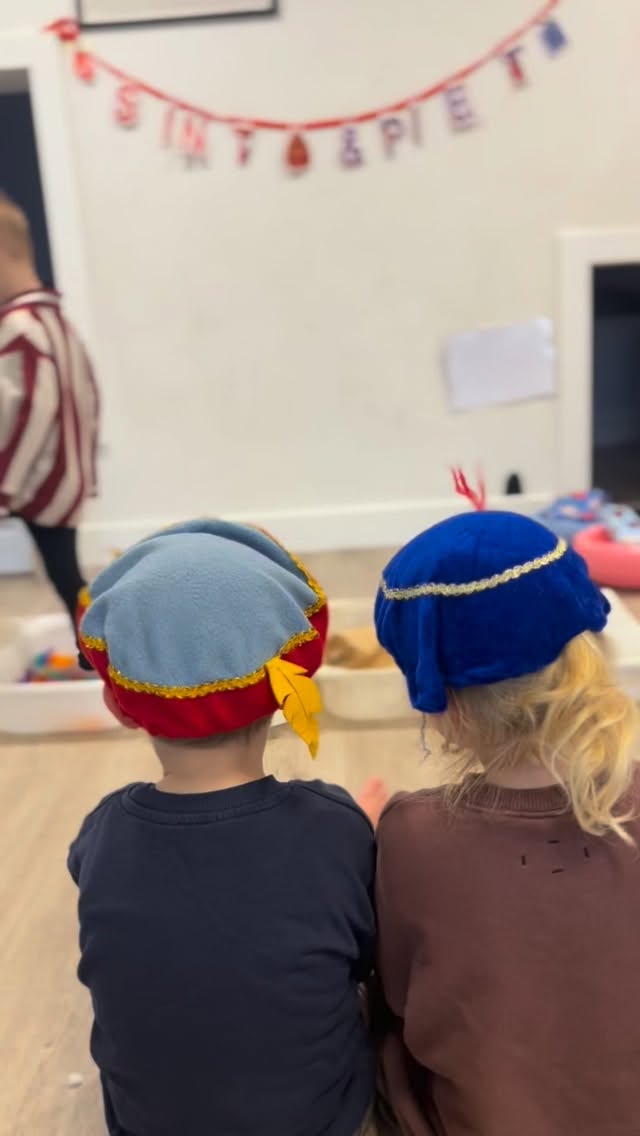 LEUSDEN (peuterochtend) - Sinterklaas-sensory play!
De peuters ontdekken, voelen en genieten van ons Sint-materiaal. Kleine handjes, grote pret! πβ¨