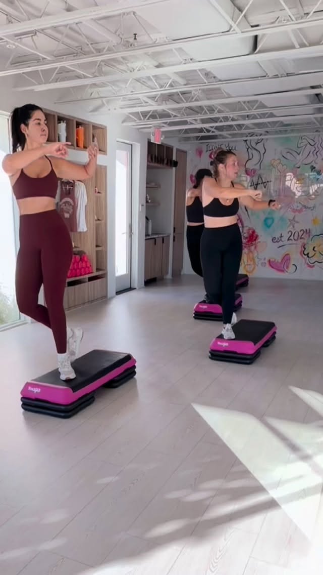 Introducing - the Sweat Steppers! Our girl group absolutely slaaaaayyyyed this week’s Step Combo at @livesolrev
See you next Saturday got a new one!! 8am - book early, limited spots. Don’t sleep in. Don’t late cancel, you’ll regret it!