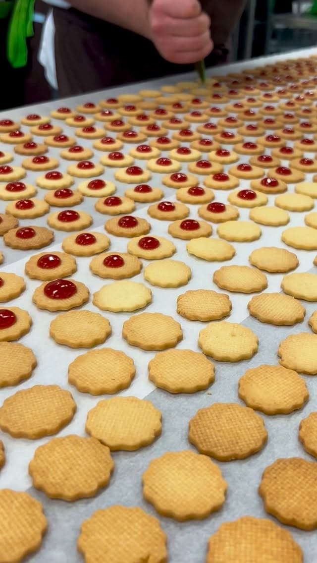 Sweet beginnings 🍪✨ – something delicious is on the way! Behind the scenes of pure biscuit magic 🔮 Keep watching for the final treat.
Starting November 24, treat yourself to handcrafted holiday cookies — perfect for gifting, sharing, or sneaking for yourself. ✨
#cyclistcafe #deliciousmoments #biscuit