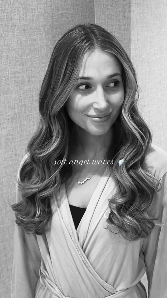 Soft angel waves that last all day?
It’s all in the technique and the products. I’m a huge fan of using anti-humidity products especially in Florida and when you combine that with curling techniques and firm hold spray by @kenraprofessional it’s the golden ticket 🏆
Inquire today about our Luxury Wedding Hair & Makeup Services.
#luxuryhairstyles #angelwaves #weddinghairinspo #bridesmaidhair #northcarolinabride #miamiweddinghair #texasweddinghairandmakeup #destinationweddinghair