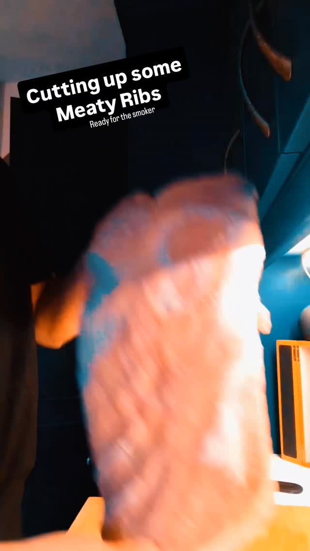 “Pork belly surgery in session 🩺 Trimming St. Louis ribs with the quickness… and saving every single piece for the burnt ends jar 🤤 Waste not, want not!”
#BBQ #PorkRibs #StLouisRibs #BurntEnds #BBQPorn #PorkBelly #LowAndSlow #SmokedRibs #BBQLife #Pitmaster #MeatLovers #FoodTok #BBQTikTok #IrishBBQ #FYP