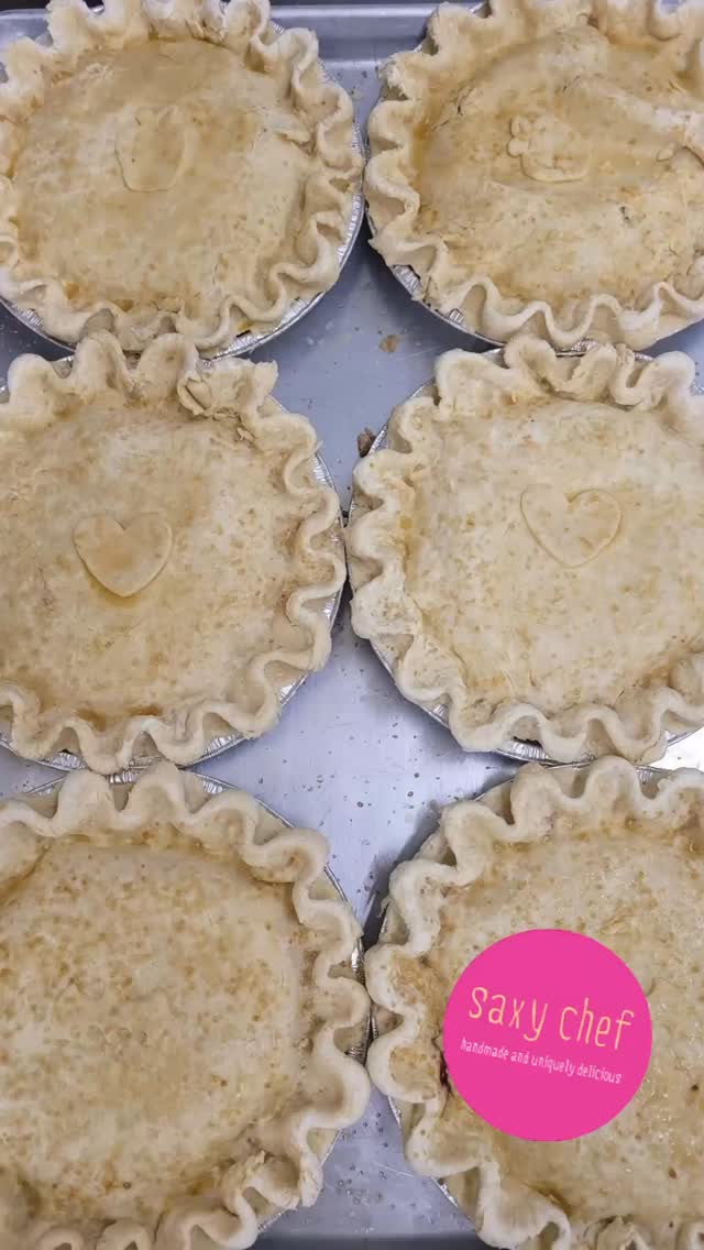 @saxy_chef pies are in stock and ready to ship! Made in Keene, NH, the fruit pies are frozen and ready-to-bake and the pumpkin and maple pecan just thaw and serve! Mmmmm….pie! 🥧