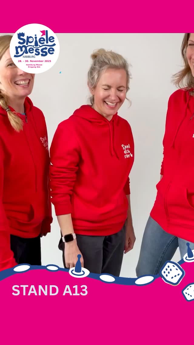 💪 Stand A13 – Spiel dich stark GbR!
Im hohen Norden haben Sina Brinkmann, Silvia Köpf und Nadine Rehbein die „Spiel dich stark GbR“ gegründet – mit dem Ziel, Kinder (und Erwachsene) durch Spiel, Bewegung und Kreativität zu stärken! 🌈✨
In ihren Kursen entdecken Kinder ihre Superkraft „Gefühle“, lernen spielerisch, sich klar abzugrenzen, gewaltfrei zu kommunizieren und selbstbewusst mit Herausforderungen umzugehen. Ob in Kita, Schule oder offenen Kursen wie auf der Hamburger Glücks-Ranch – hier wird echte innere Stärke spielerisch gefördert. 🎯💛
Kommt vorbei, lernt das Team kennen und erlebt, wie Spiel, Bewegung & Achtsamkeit verbinden – denn #spielenverbindet 💫
#SpielDichStark #SpielemesseHamburg #StandA13 #Resilienz #Selbstbehauptung #KinderStärken #HamburgSpielt