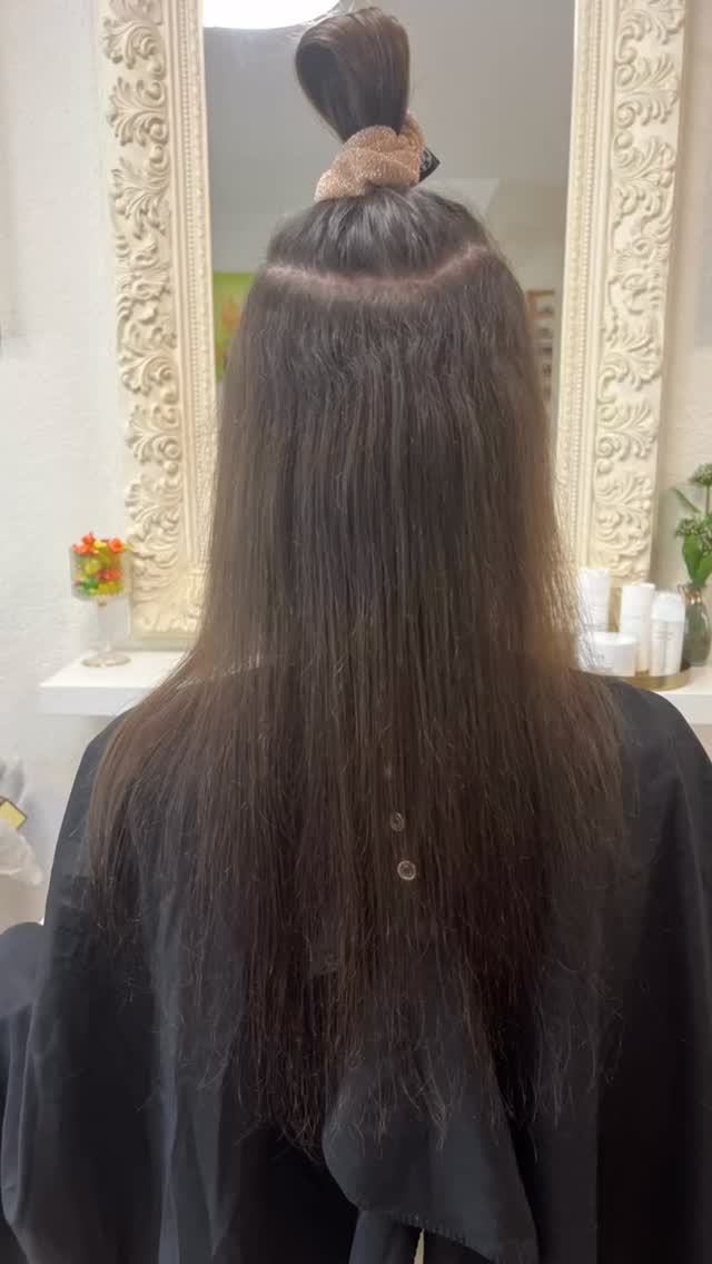 Feines Haar, keine Fülle – das kennen so viele Frauen 🥺
Mit der richtigen Technik zaubern wir natürliches Volumen & Bewegung ins Haar ganz ohne, dass man’s sieht 💫
Ich bin für dich da, um deinen persönlichen Haartraum wahr werden zu lassen .
Erlebe, wie natürlich Extensions aussehen können 🤍
Buche jetzt deine persönliche Beratung online & starte dein
Hair-Glow-Up ✨
📍 Bel Hair Küsnacht – Rosenstrasse 6, 8700 Küsnacht
#belhairküsnacht #extensionszürich #haarextensions #extensionsspezialist #hairstylistzurich #extensionsschweiz #haarverlängerung #haaverdichtung #healthyhairjourney #luxuryhair #hairgoals #longhairgoals