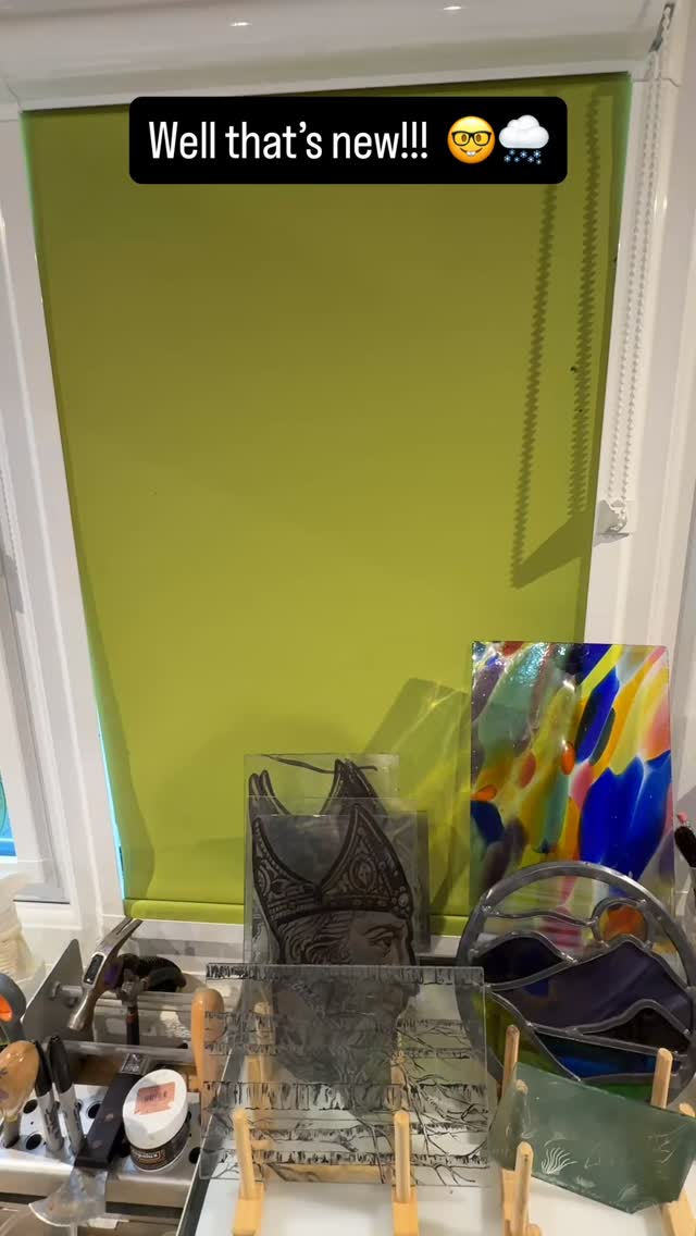 May need to get a new gas bottle for the heater for this weekend’s classes!!!!! Love seeing the first snow from my studio 🥰 obviously arranged especially for my husband’s birthday….. #bestwifeever
#StainedGlass #StudioLife #WorkFromHome #CreativeRefuge #glassartist #lakedistrict #glassart #cumbria #mountains #lakes #handmade #creativeWorkshops #Learn #Cosy
@the_makers_mill @make_it_at_market @thehappyherdwick @rheged_centre @hare_hill_barn @visitkeswick @visit.lakedistrict @edenvalleyartisticnetwork @arts_cumbria