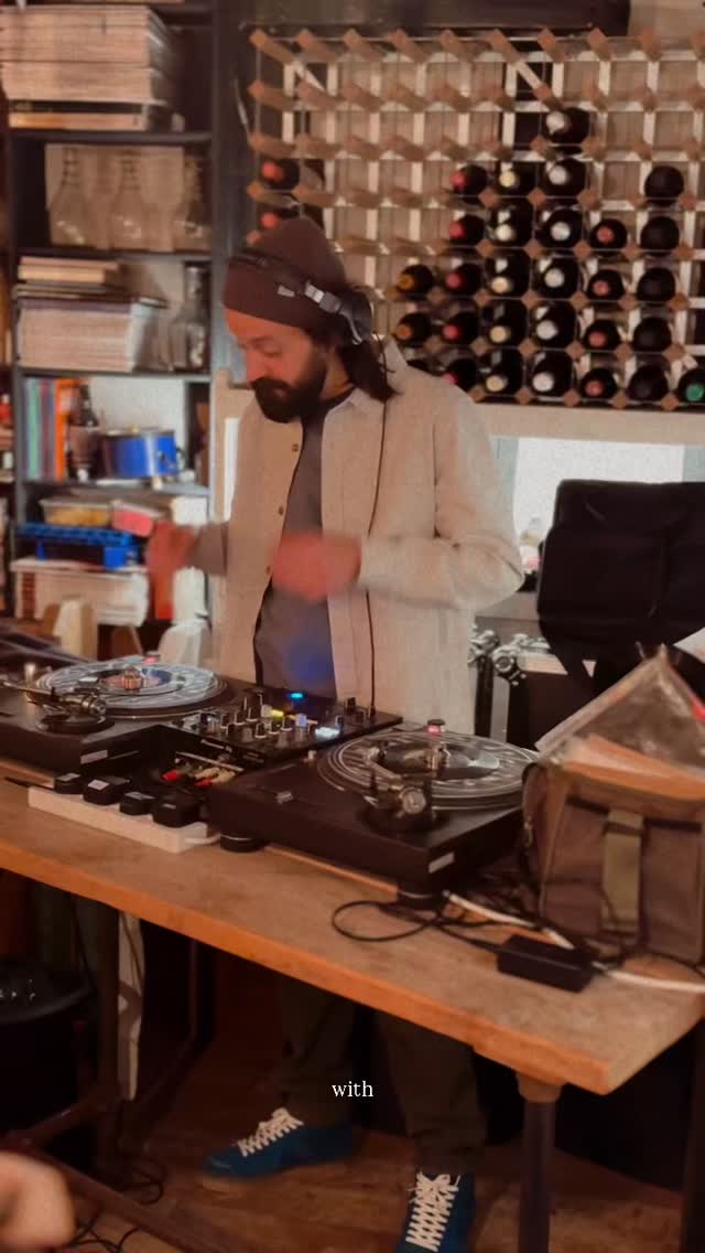 Our Dinner & DJ evening was a rip roaring success and sell out!! Jonny’s set was sultry mix of my and vintage jazz, disco, soul and funk with the odd yacht rock classic thrown in for good measure - just the perfect accompaniment to Pete’s sensational Panang Curry and Thai salad with @tornado_ices lemongrass and coconut Kulfi! Our next evening with @jonnydrops will be on Friday the 19th December - we have taken bookings already so do make sure to be quick if you’d like to join us! #dinneranddj #suffolkdj #suffolkpub #vinyldj #supperclub #whatsoninsuffolk