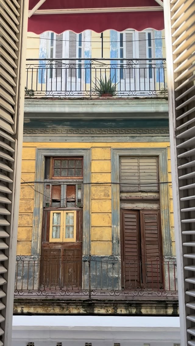 Hace unas semanas tuvimos el enorme placer de poder iniciar lo que será una colaboración estrecha con La Oficina del Historiador de La Habana. Nos desplazamos allí para compartir unas jornadas de trabajo e intercambio muy interesantes a cerca del patrimonio. Agradecemos a @asamblea_acpp por ser puente de unión y contar con nosotros para este proyecto que nos hace mucha ilusión.
#virtuarchstudio #vas #architecture #heritage #restoration #patrimonio #restauracion #architecturelovers #lahabana #cuba #oficinadelhistoriadordelahabana