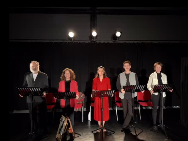 C’est parti pour la première sortie de résidence de notre nouvelle création, « Terre Violée » de @samanthagrassian publiée aux @editionsexaequo.
Merci et bravo à @chris_sebille pour la mise en scène, et aux merveilleux interprètes : @kebiragathe, @ornea3, @gweltazlavanan, @spzhugo et @samanthagrassian.
Merci de libérer la parole!
Merci à toute l’équipe de @rouletabilletheatre pour leur accueil chaleureux ✨
#violencesfaitesauxfemmes #culture #libererlaparole #spectacle