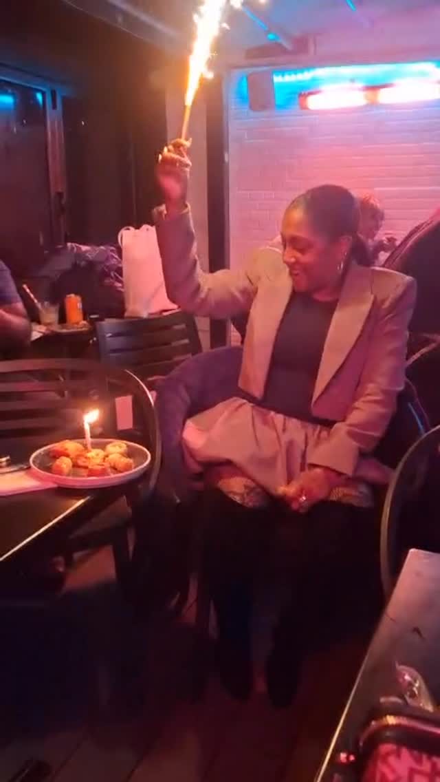 One more year pon dem 🙏🏾❤️💯🥳🥂
Thanks to the Most High for another milestone, and love to my family and friends who made it special 🙏🏾😍🥰😘
Big thanks to @ayat_lounge and @embersteakhousebeckenham - both are HIGHLY recommended ❤️
