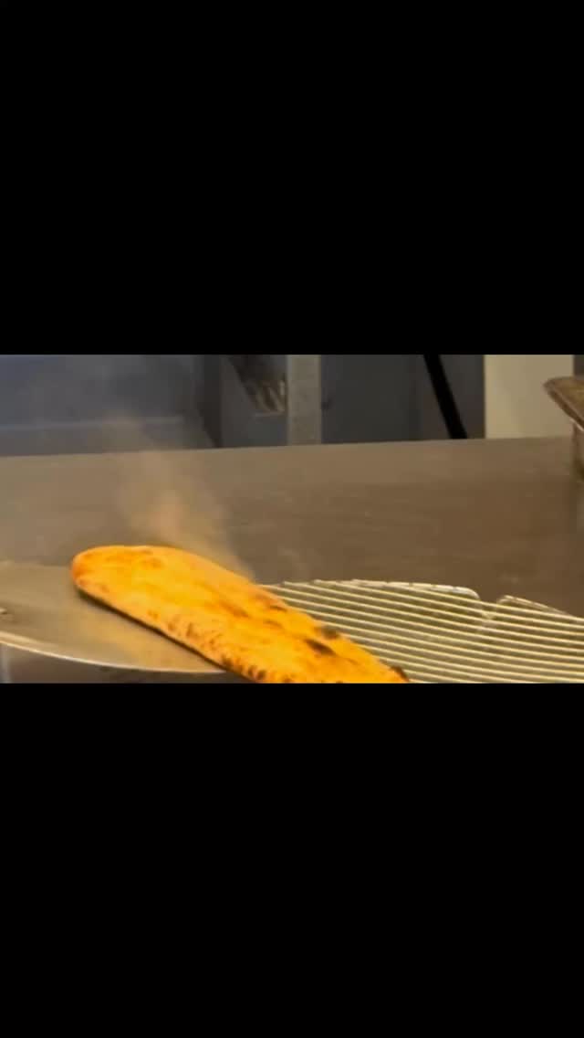 Fresh, simple, and absolutely unbeatable — the tuna sandwich of your dreams.
Crisp, flavorful, and made to brighten your day. 😋🐟
#FreshTuna #TunaSandwich #FoodieFavorites #LunchGoals #HomemadeGoodness #FreshAndDelicious