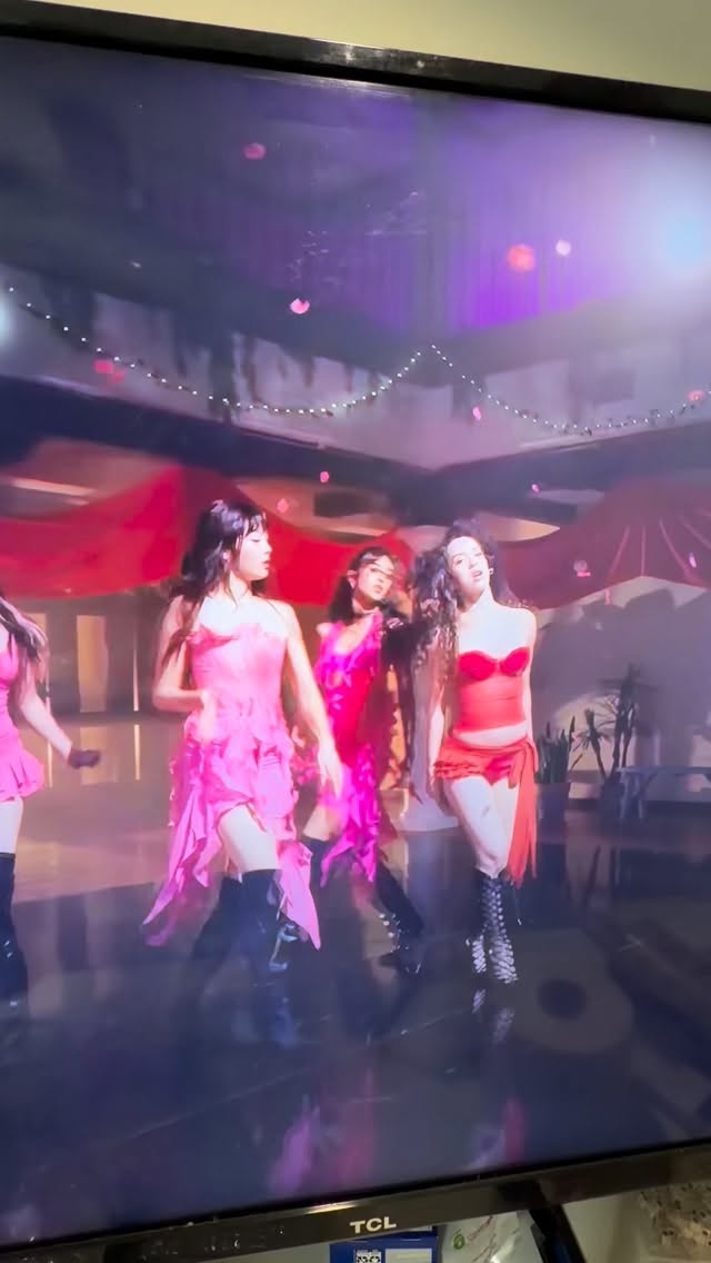 KATSEYE custom keychain/bag charms only at Harpy’s!
Collect them all! 💫
If you’re in the Houston area this weekend, these will be available exclusively for @ahoustonmarket 2-day market The Holiday Edit 🎀
Saturday & Sunday Dec 20th & 21st from 12pm - 6pm each day @posthtx
First 100 guests get a super cute holiday shopping tote, first 25 with special goodies inside!
Don’t miss the biggest holiday event this season!
Last minute Christmas shopping??? We got you!
Bring your besties! 💕🌸💖
Follow A Houston Market for more details, information and events!
#shopsmallbusiness #christmas #kpop #thingstodoinhouston #market