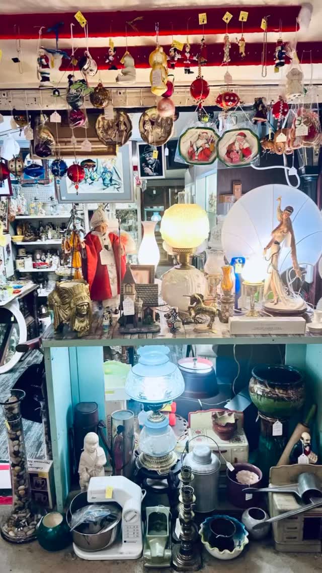 Holiday shopping at Gifts From The Past is all about finding something with history and heart.
You’ll discover beautifully detailed Waterford crystal, classic Lenox, shelves of old-world German beer steins, glowing milk glass lamps, vintage glassware, Hummel figurines, dolls, and those special pieces that instantly make a house feel like home.
Nothing ordinary. Just carefully chosen vintage and collectibles you won’t find anywhere else.
All inside the Tomato Factory Antiques & Design Center in Hopewell, featuring over 20 unique dealers and open 7 days a week.
Stop in, take your time, and find a holiday gift that feels personal. 🎁
#HolidayShopping #VintageGifts #Collectibles #Antiques #ShopLocal #HopewellNJ #TomatoFactory #GiftsFromThePast