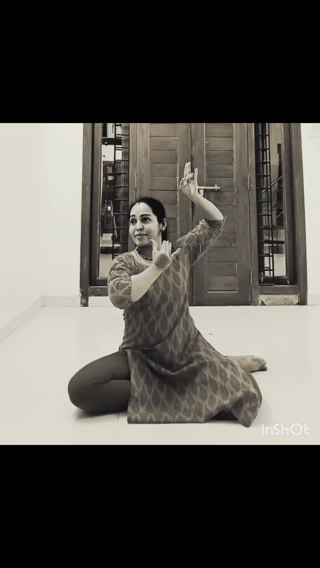 "🔥 *The making of magic* 🔥
Dancers experiment _endlessly_ to perfect a piece 💃. It takes days, sometimes weeks, to get it just right 🤯! Tailoring a dance is like tailoring a dress 👕 - it’s custom-made ✨.
.
Mastering expressions is a _journey_ 🌈. Dive in, explore emotions, and own it 💖!
.
#DanceDiaries #Abhinaya #Bharatanatyam #BehindTheScenes #ExpressionInMotion