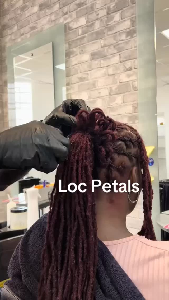 ✨ Treat yourself to beautiful hair! Enjoy 15% off all full services at Q2 Locs Parlour Limited this November. Ready to transform your look? Click here to book your appointment today! 💇♀️❤️ Visit our website www.q2locsparlourltd.com to book your appointment. https://wix.to/nieoB3C #HairGoals #Q2Locs #SelfCare