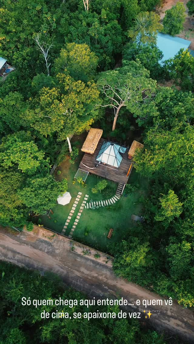 De cima já é apaixonante… imagina estar aqui? 🌿✨
Reserve seus dias de descanso com a gente!
#paz #tranquilidade #airbnb #pousada #natureza