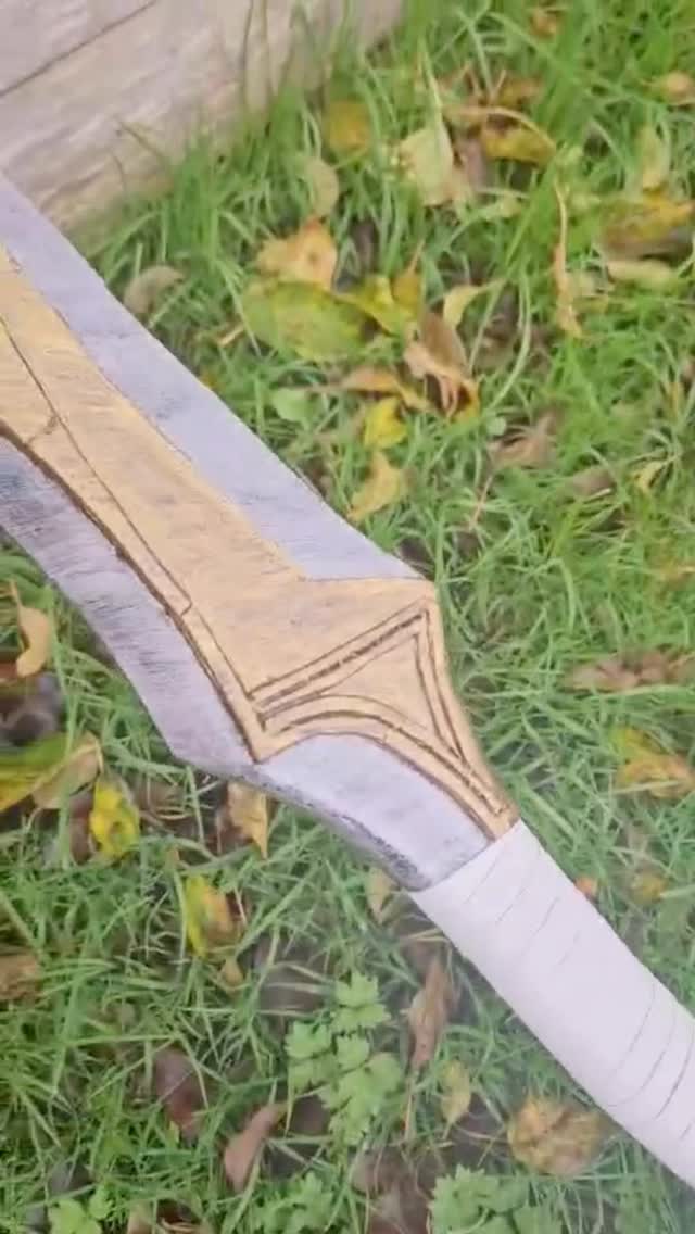 Elvian Glaive heading out to a customer this week 📦
#LARP #Custombuild #Foamweapons