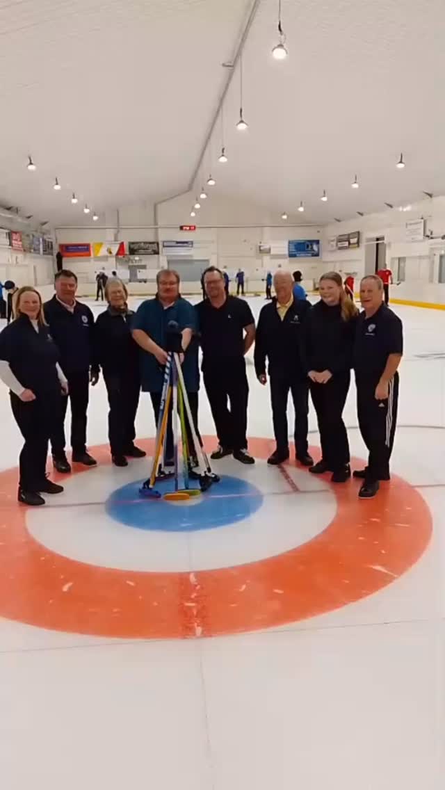 Stacking the Broom
🥌🥌🥌🥌
#IndoorGrandMatch
#NationalCurlingDay
#Curling
#BorderIceRink
#VisitKelso
@scottishcurling