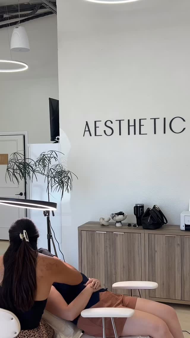 🗣️🗣️🗣️ Drop what you’re doing and save the date‼️
💥 On 12/20 from 11am-5pm I’m popping up at @shop.kathrynadang with all the fun flash tats!❤️🔥
I’ll be adding more to the flash, what else do you guys want to see⁉️ 👀
#tattoopopup
#tattoopopupevent
#popupstudio
#tattooevent
#tattooday
#tattooguestspot
#guestartistpopup
#popupink
#inkpopup
#tattooartistscollective
#tattooartists
#tattoolife
#inkedup
#bodyartcommunity
#tattoostyle
#tattooartistsofinstagram
#tattooideas
#tattoolover