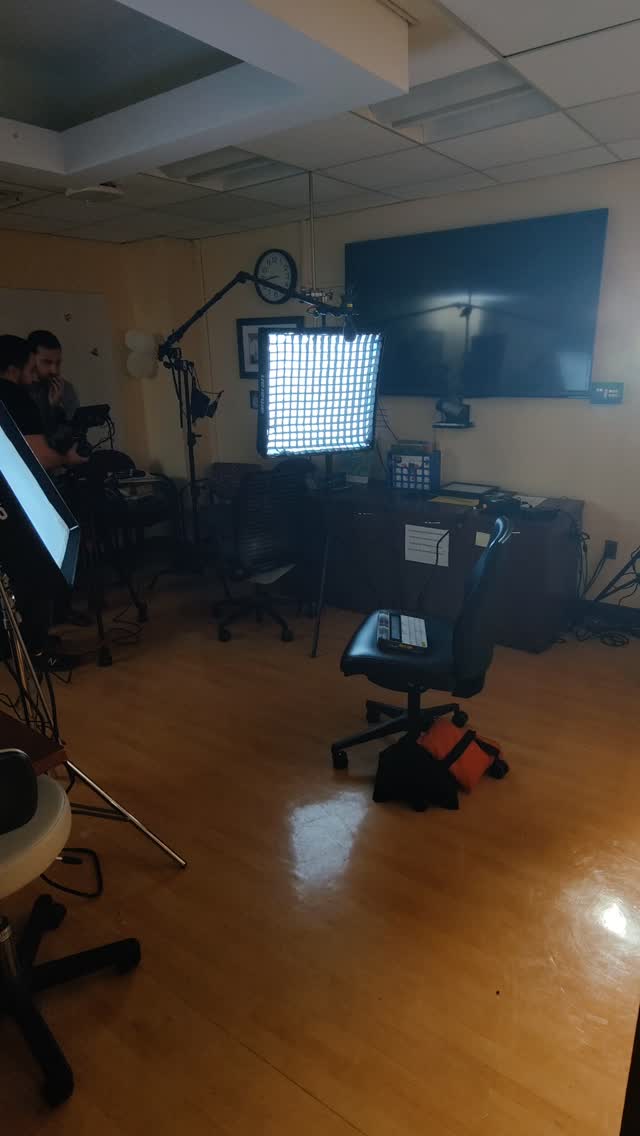 Can I call an audiologist while I'm here?
•
#soundcart #soundmixer #soundspeeds #filmsetlife