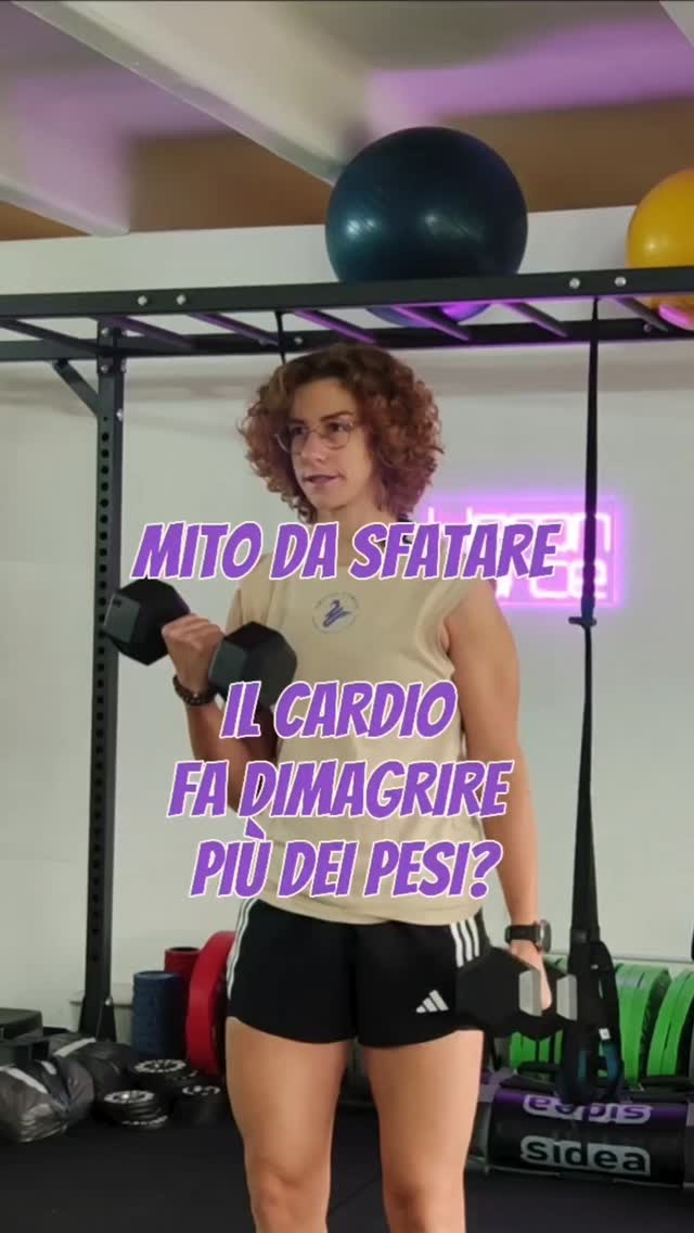 Il cardio è utile, ma non può essere il centro di tutto.
La forza cambia il metabolismo.
Il conditioning amplifica la spesa energetica.
Se il tuo obiettivo è dimagrire senza distruggere la massa magra, la risposta non è “solo cardio”:
👉 Forza per costruire
👉 Conditioning per consumare
👉 Alimentazione per guidare l’obiettivo
📍@heronforcearea - Via Sandro Pertini 5, castello di cisterna
•
•
#heronforcearea #viral #reelvirale #trending #gymtok #fitreels #workoutreels #palestraitalia #functionaltraining #functionalfitness #strengthandconditioning #hybridtraining #boxtraining #allenamentofunzionale #gymtips #fitcoach #strengthtraining #conditioningworkout #fitlife #coachitalia #fypitalia #palestrapomigliano #personaltraining #palestra